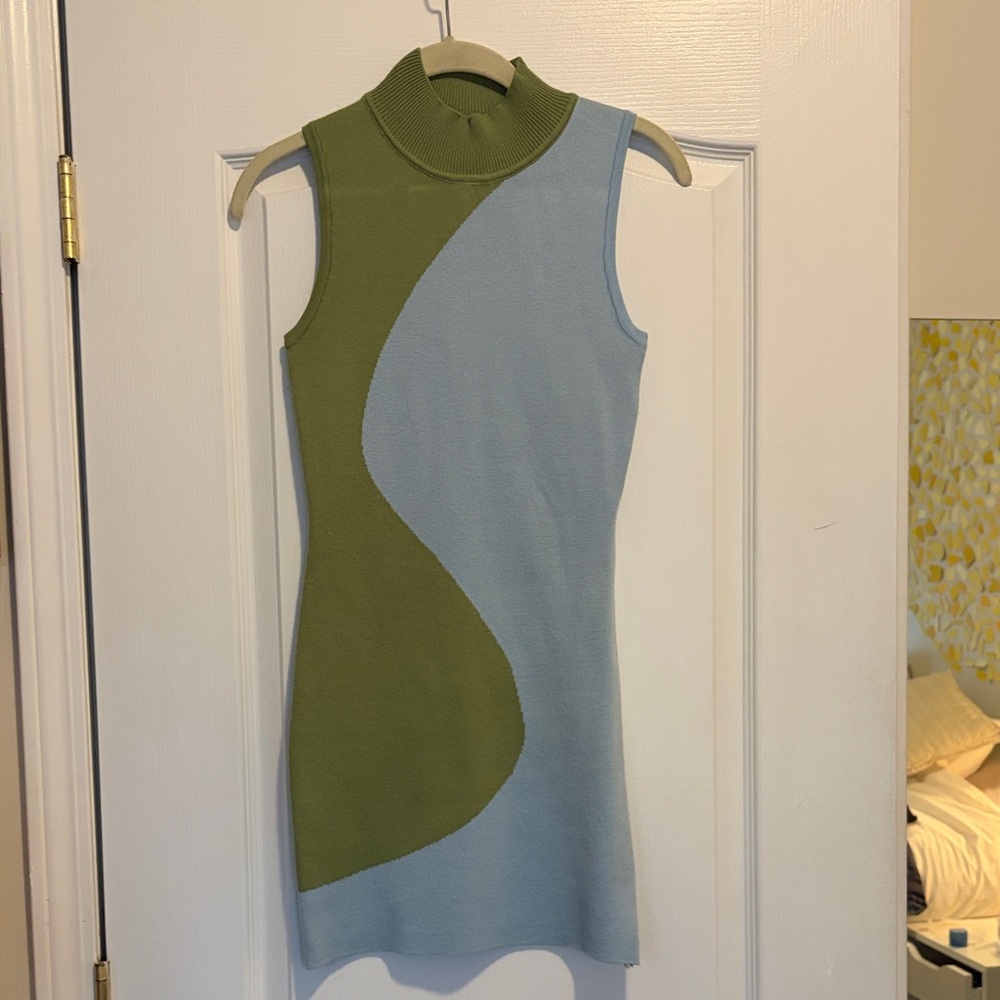 Sleeveless Wavy Mock Neck Knit Minidress, size small
